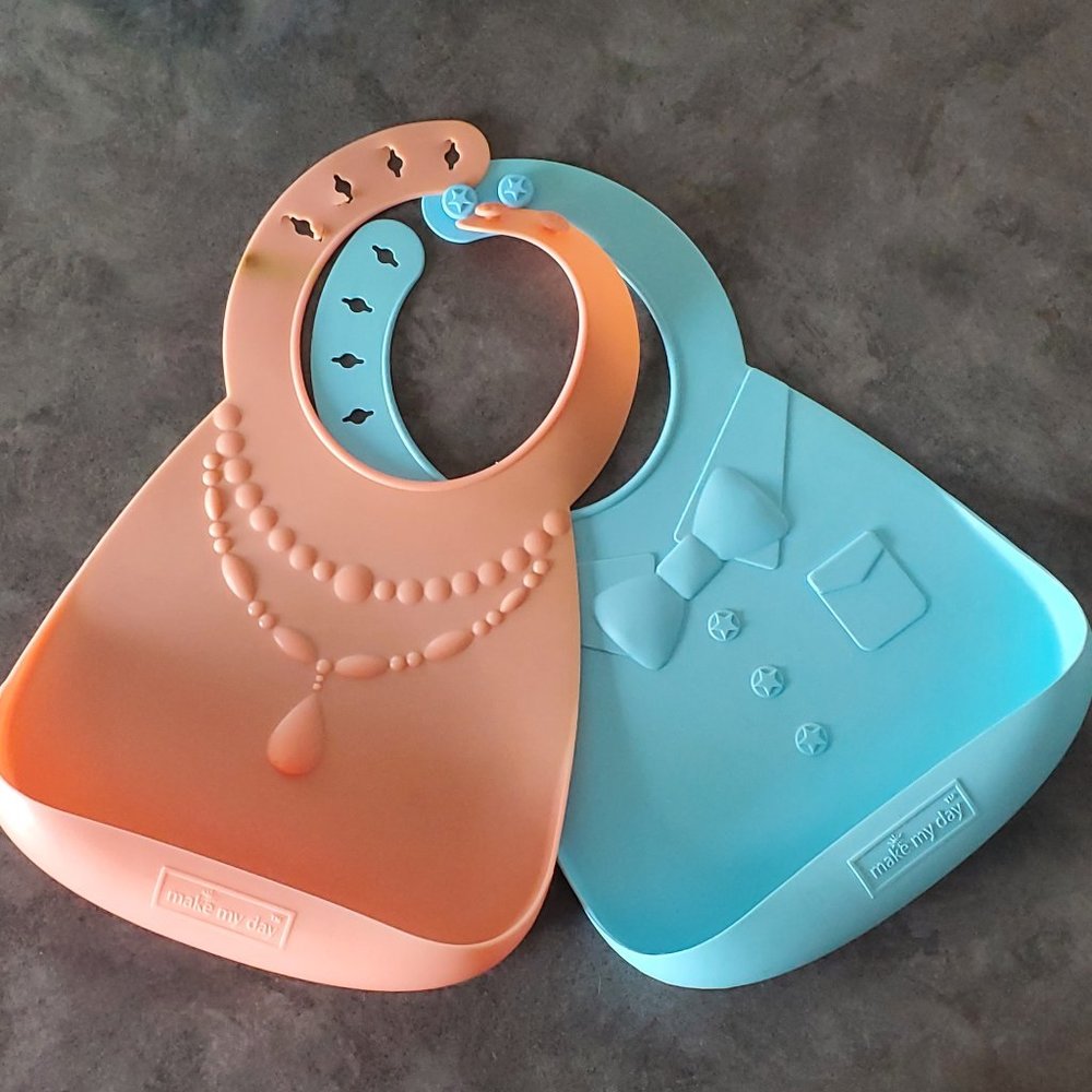 Silicone bib set